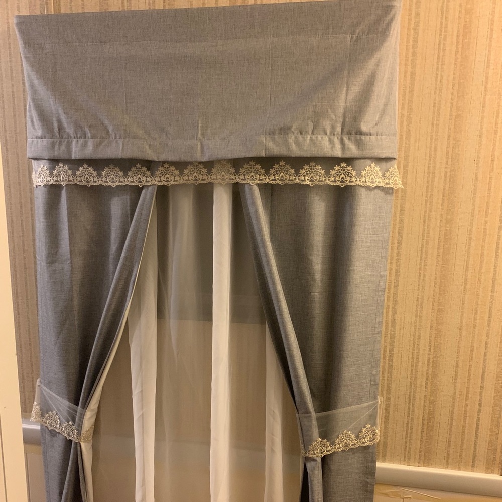 Custom curtains and pillows for homes